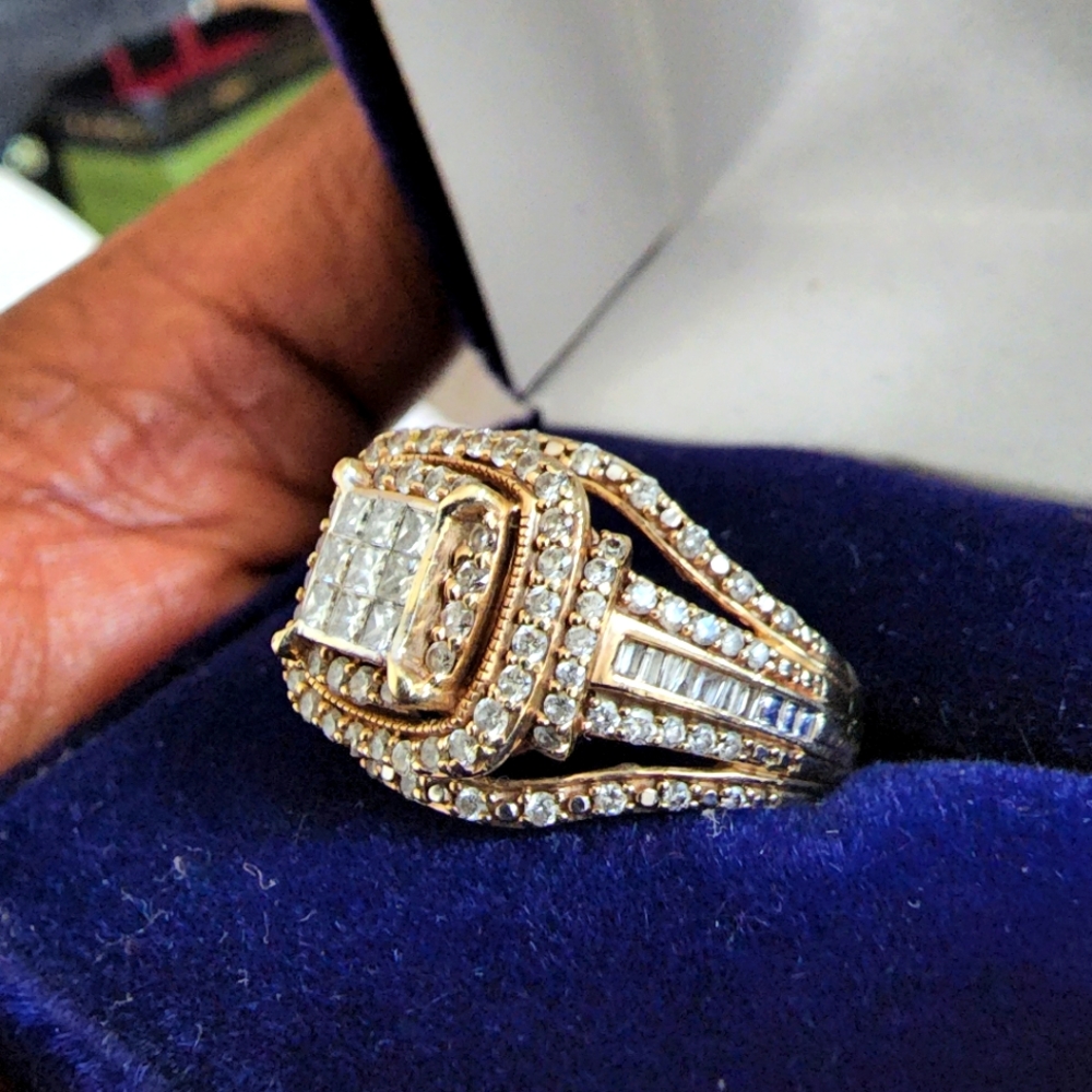 🔥SOLD🔥10KT SOLID GOLD DIAMOND RING